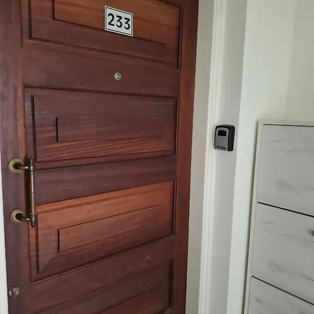 Queens Garden By Kings Mall Apartment *