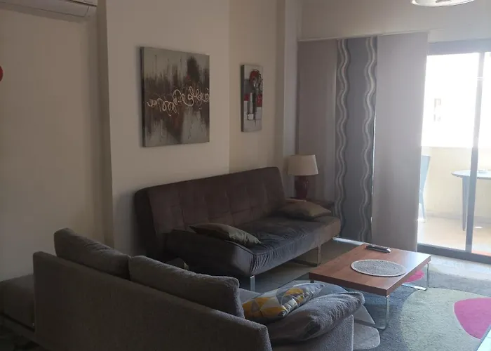 Queens Garden By Kings Mall *