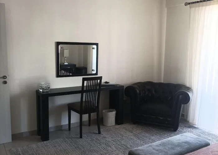 Queens Garden By Kings Mall