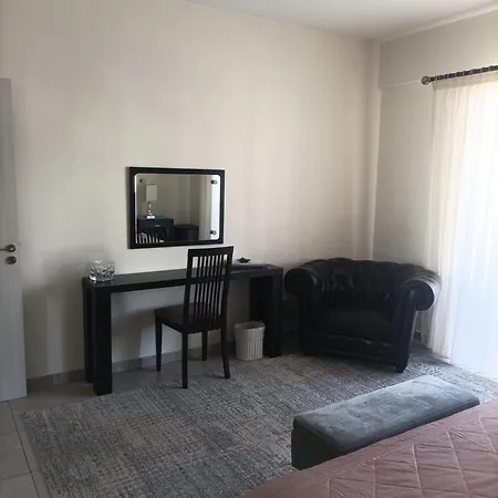 Queens Garden By Kings Mall