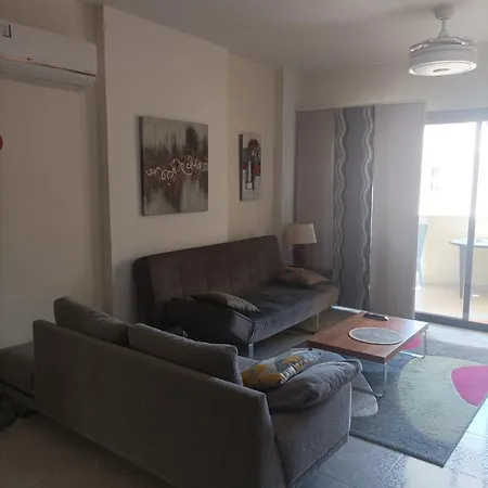 Queens Garden By Kings Mall *